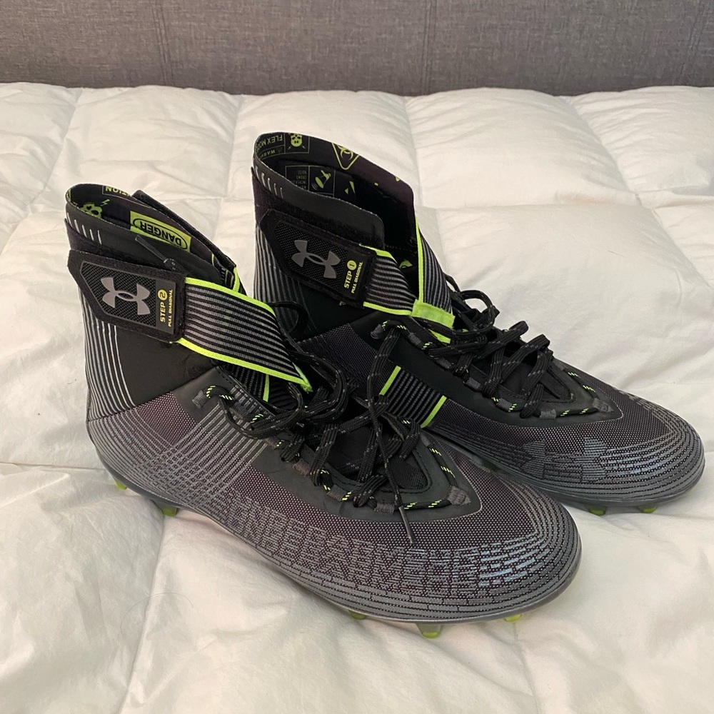 Under Armour men's Highlight Mc Football Shoe